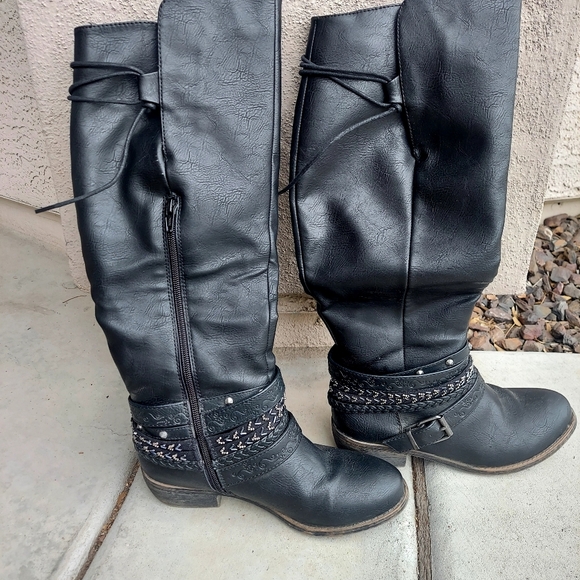 Women's Black Heel Boot - Picture 6 of 10